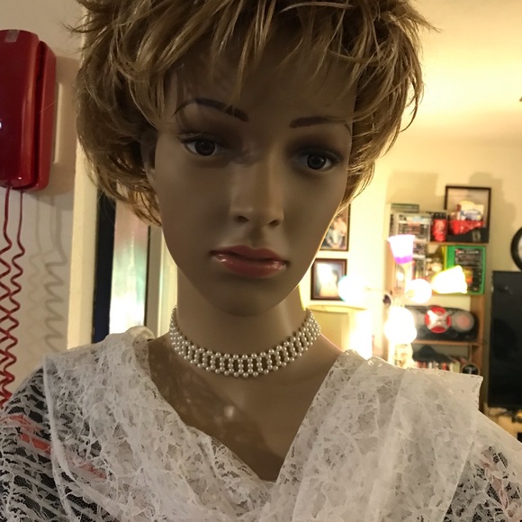 Faux pearl choker - Picture 3 of 3